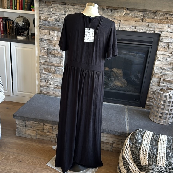 41 Hawthorn Black A-Line V-Neck Maxi Dress - Picture 6 of 15